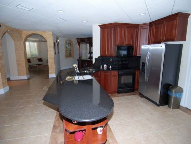 Large Fully Equipped Kitchen